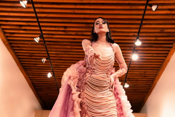 What UK fashion styles support women's active lifestyles?